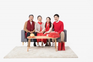 新年一家人开怀大笑