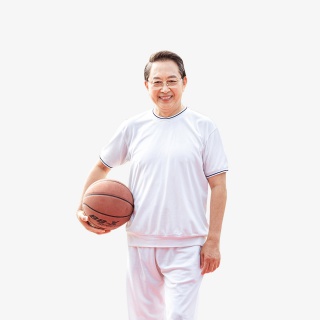 老人运动篮球场打篮球