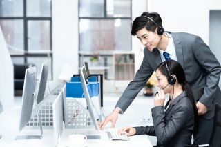 商务同事沟通交流