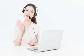 女性客服接电话
