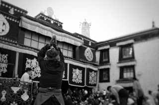 大昭寺朝拜的人群