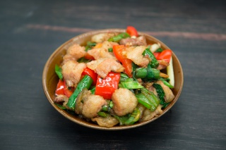 农家小炒肉青红椒炒肉美食摄影