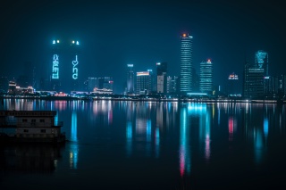 城市夜景赛博朋克风格南昌双子塔图片