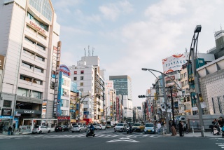 日本城市街道现代建筑摄影图